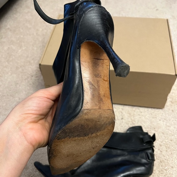Manolo Blahnik stiletto booties - Picture 8 of 9